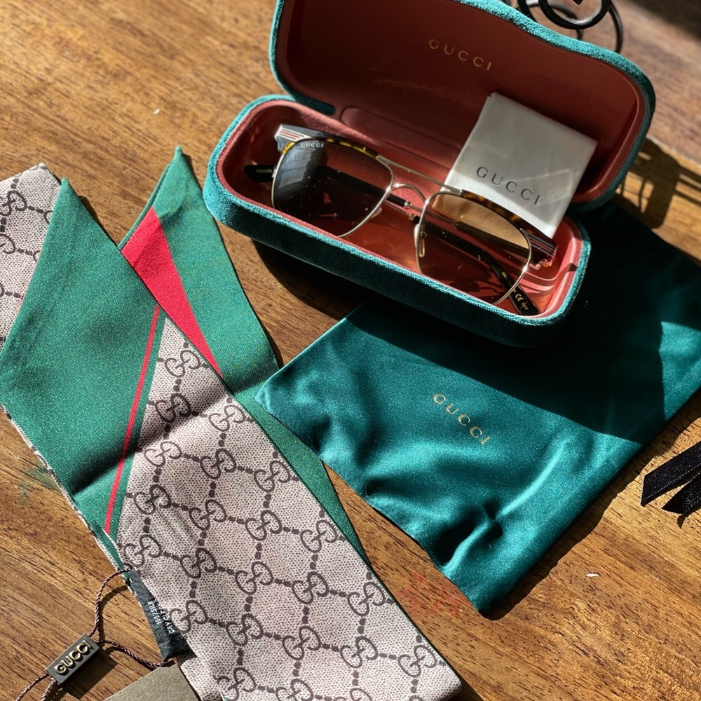 Gucci sun  glasses